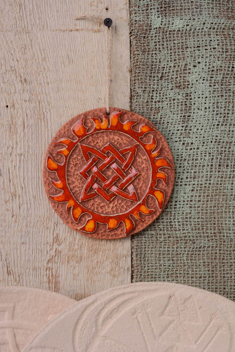 Pingente talismã de cerâmica com padrão de fogo coberto com esmalte Estrela da Rússia foto 3