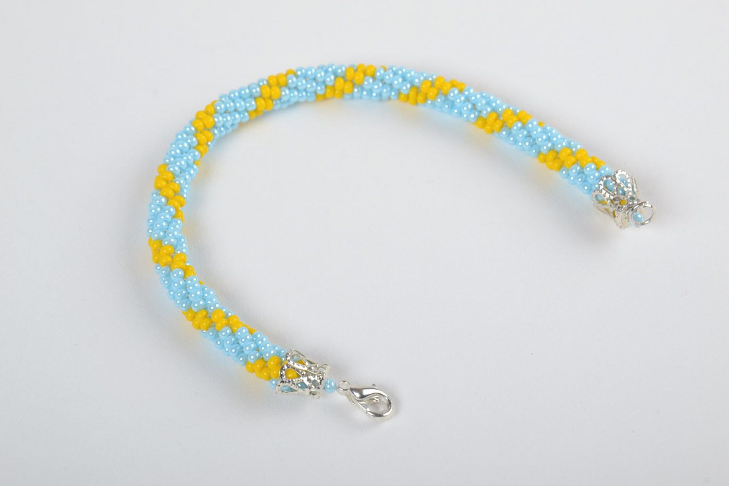 Bracelet en perles au crochet jaune et bleu fait main original pour femme photo 4