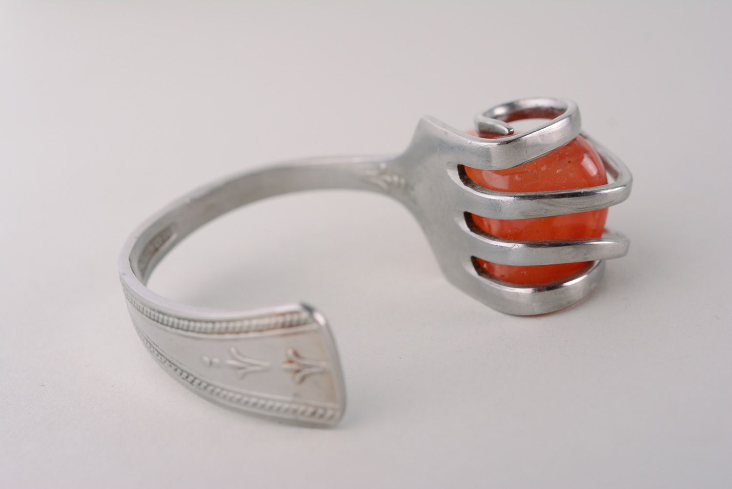 Joli bracelet en métal et pierre naturelle orange fait main pour femme photo 5