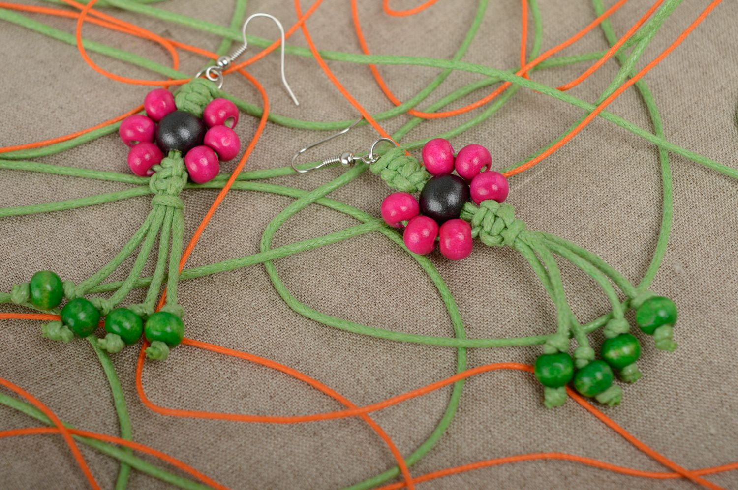 Boucles d'oreilles en macramé multicolores avec perles de bois faites main femme photo 5