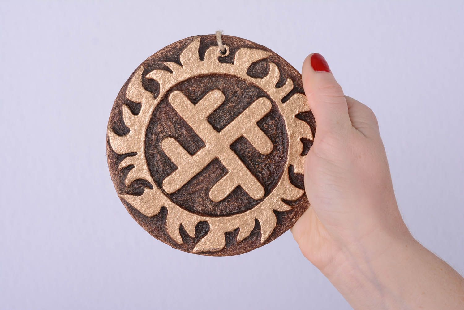 Prato talismã de cerâmica pingente decorativo para parede de argila feito à mão Solard foto 4