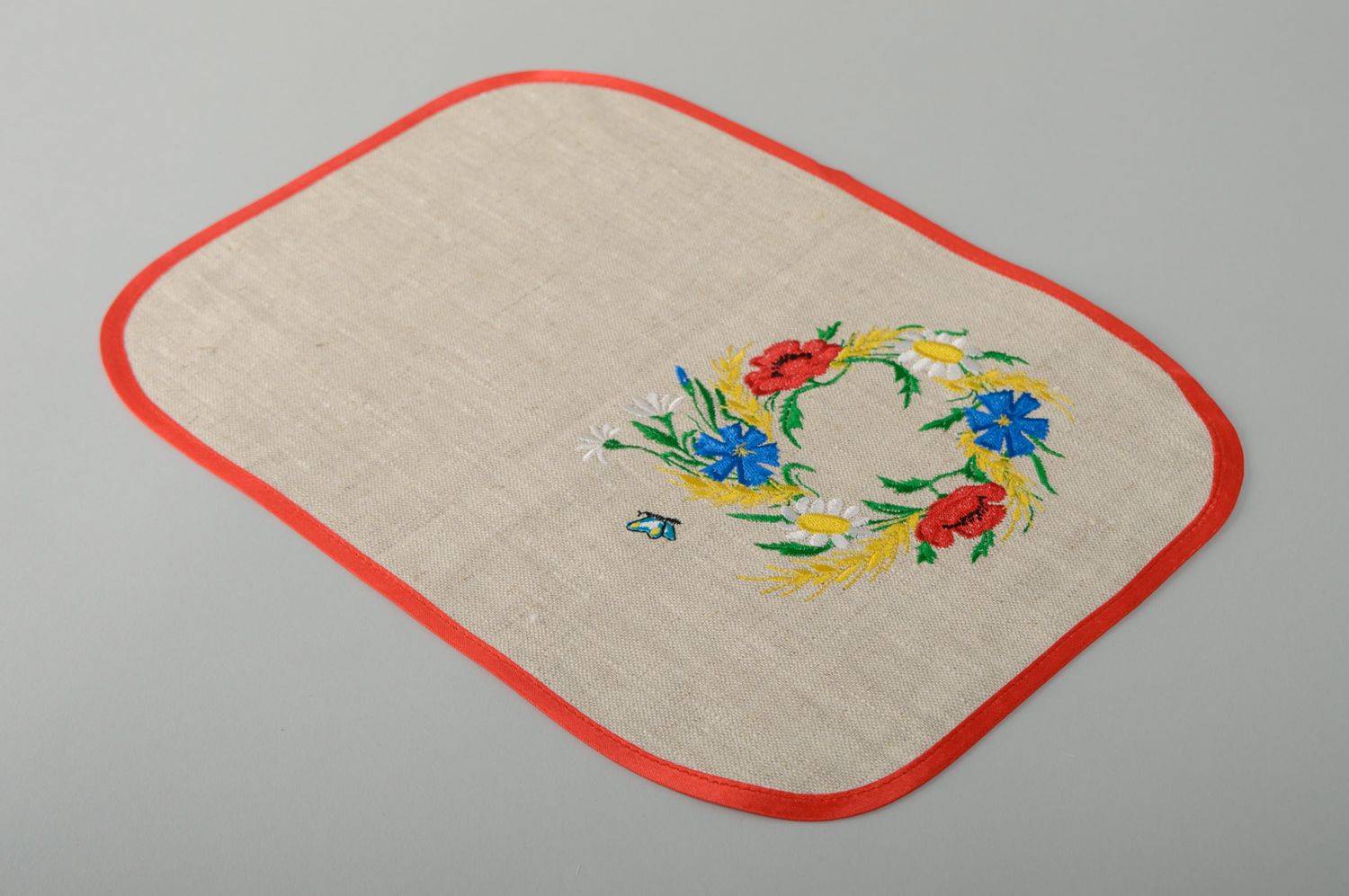 Decorative napkin with satin stitch embroidery photo 1