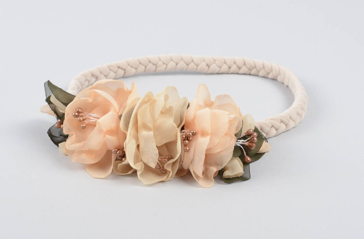 Cremefarbenes Haarband mit Blume handmade Designer Schmuck Accessoire für Haare  foto 1