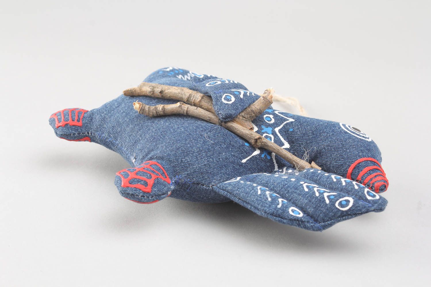 Pingente decorativo feito de jeans e pintado à mão Ganso foto 2
