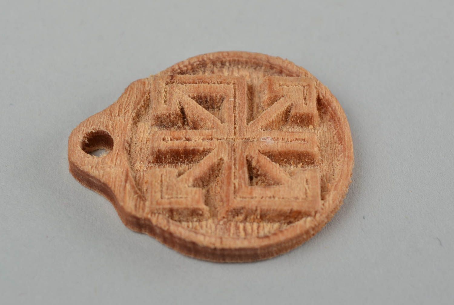 Colgante de madera de tilo tallado a mano artesanal original amuleto eslavo foto 4