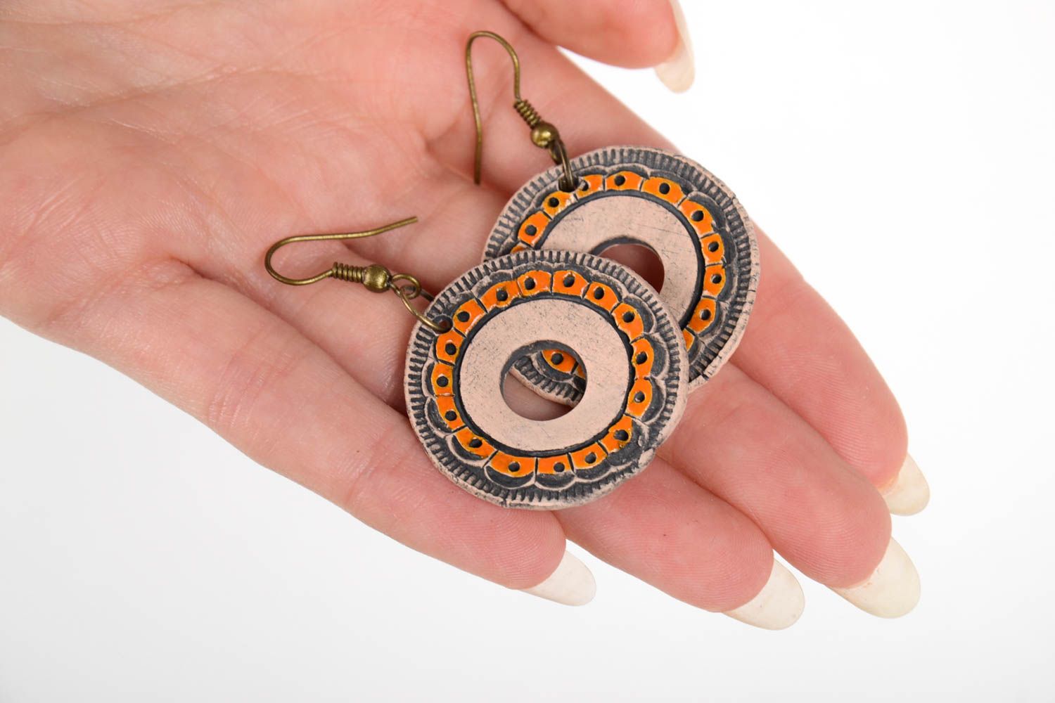 Handmade Ohrringe Schmuck aus Keramik Geschenk für Frauen runde Ohrhänger grell foto 5