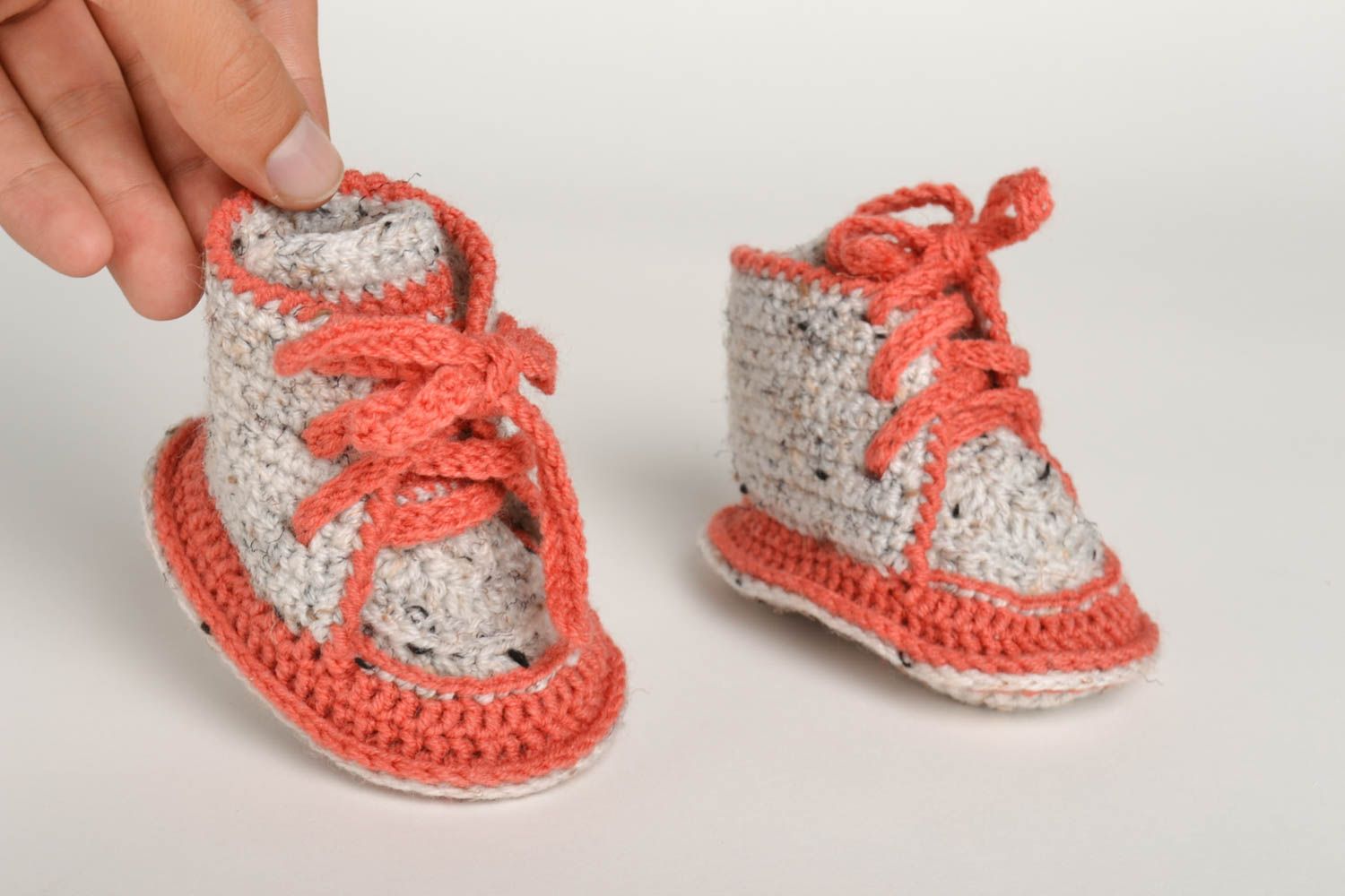 Gehäkelte Babyschuhe handgefertigte Schuhe Geschenke für Kleinkinder in Grau  foto 5