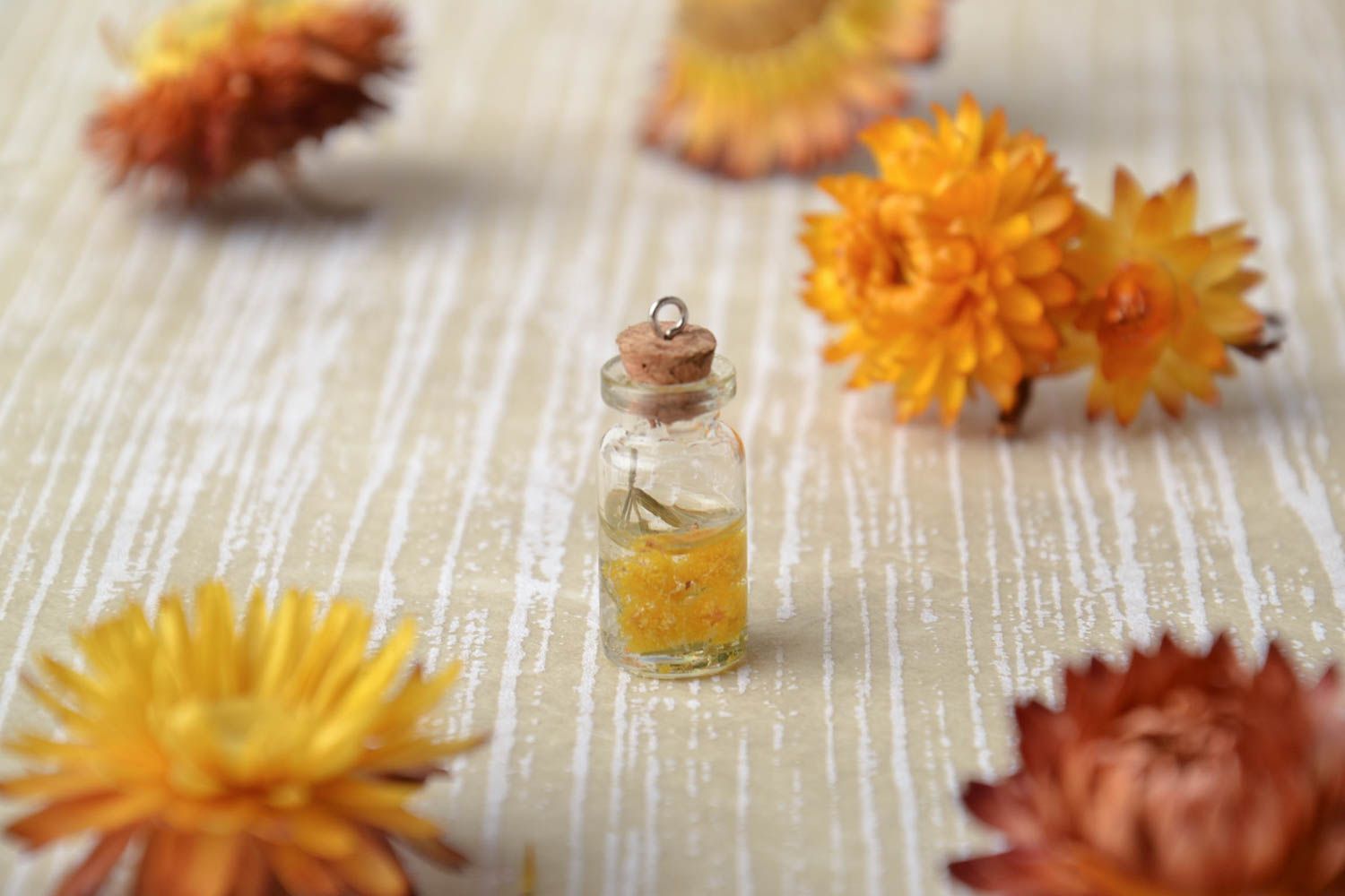 Interior pendant with natural flowers in epoxy resin photo 1