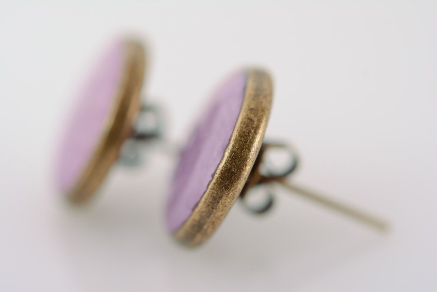 Handmade round stud earrings with dried flowers in epoxy resin of violet color photo 2