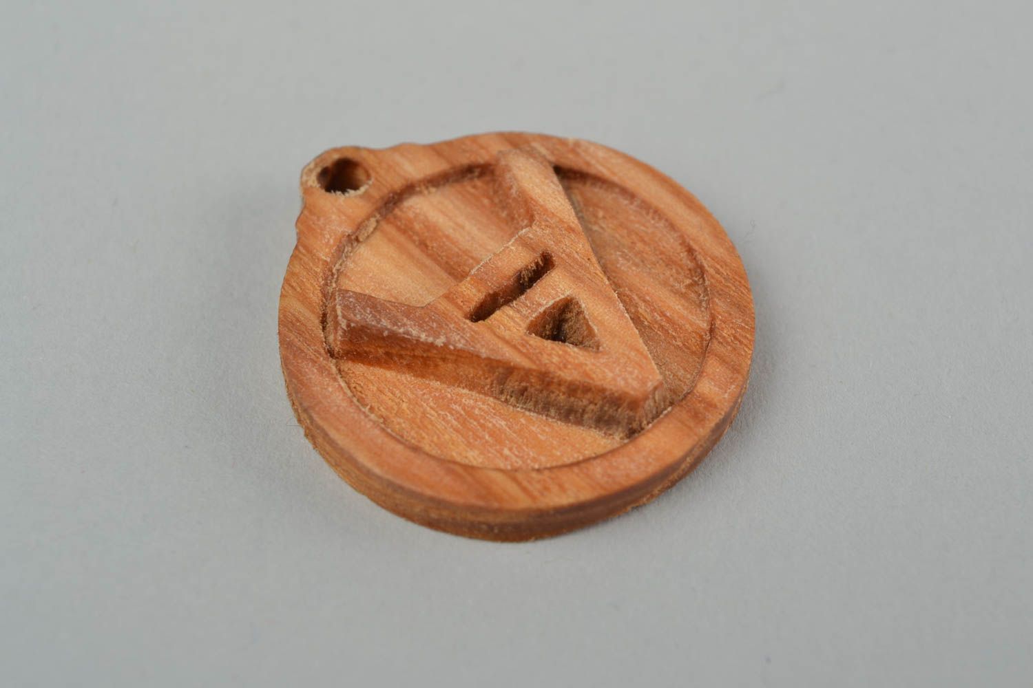 Pendentif en bois fait main original rond amulette de style ethnique unisexe photo 4
