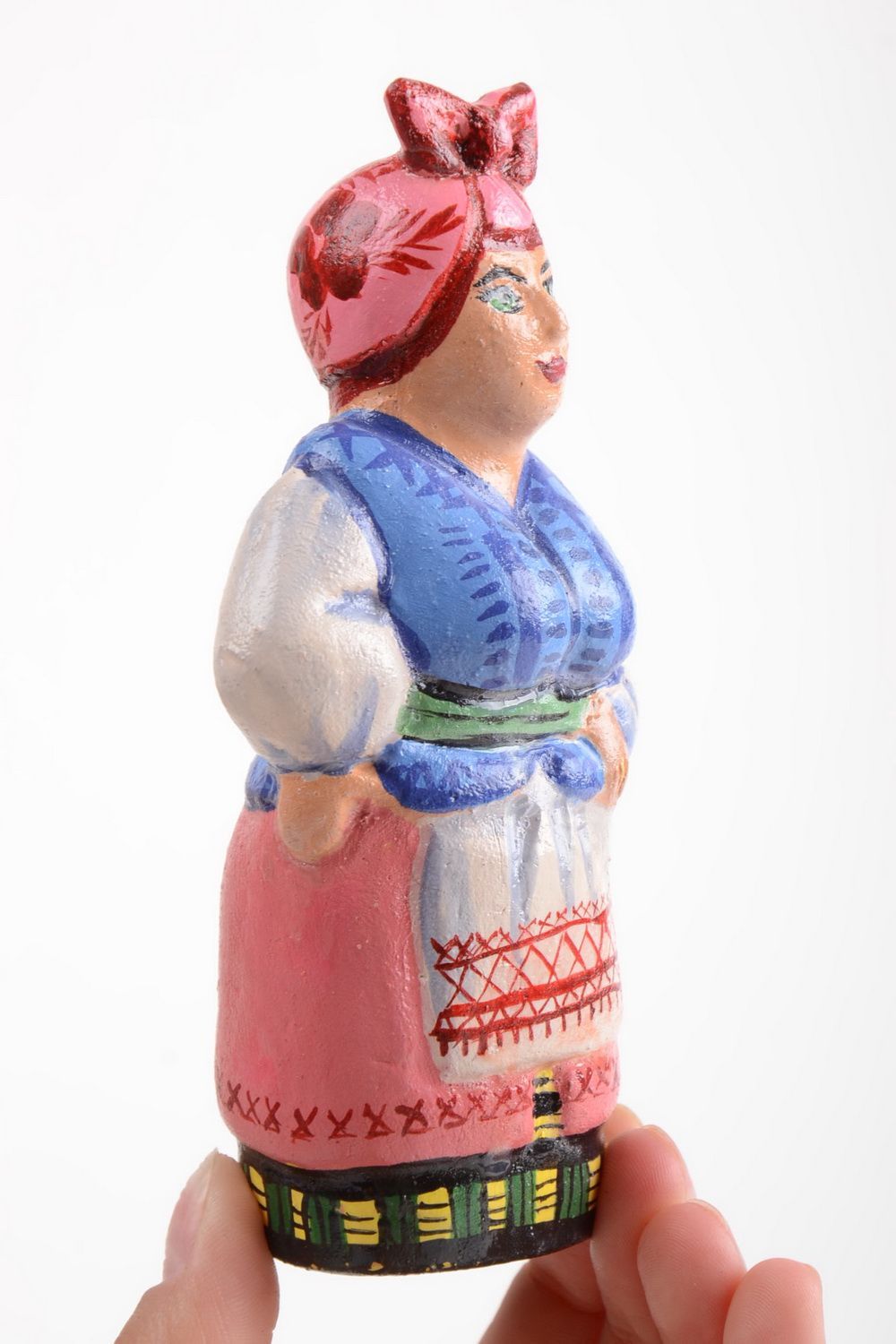 Керамическая статуэтка ручной работы из гончарной глины расписная Крестьянка фото 5