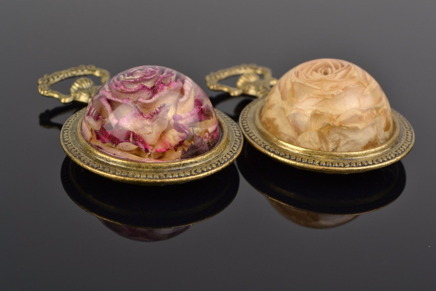 Set of handmade botanical neck pendants with real flowers coated with epoxy photo 3