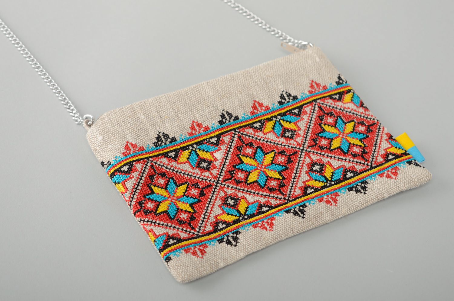 Linen clutch with embroidery and chain handle photo 1