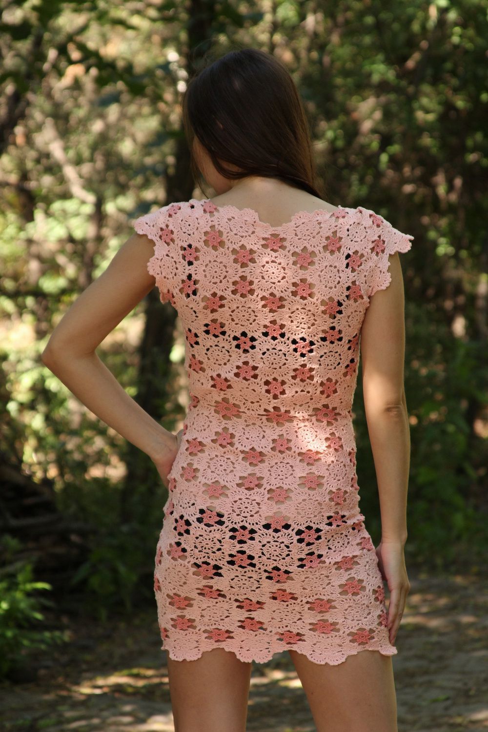 Вязанное платье Персик в цветах фото 3