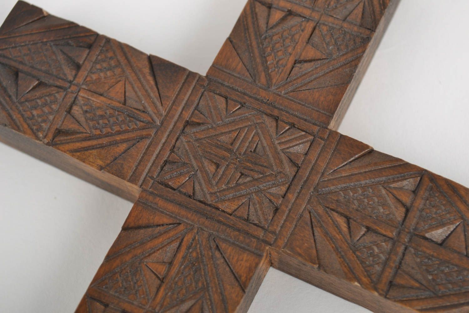 Крест ручной работы оберег для дома украшение на стену резной крест из дерева  фото 2