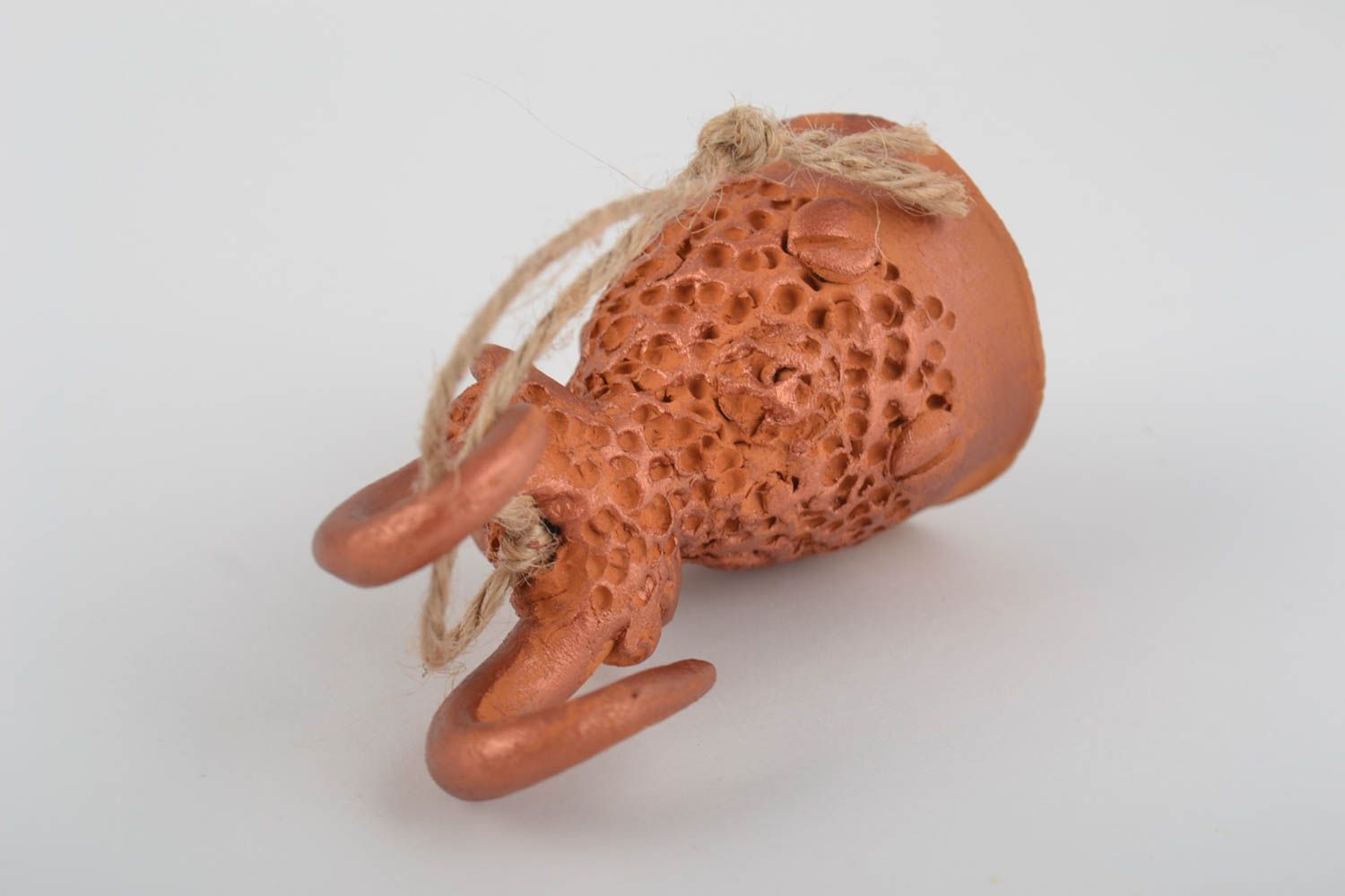 Campana de decoración artesanal cerámica hecha a mano con forma de cordero foto 5