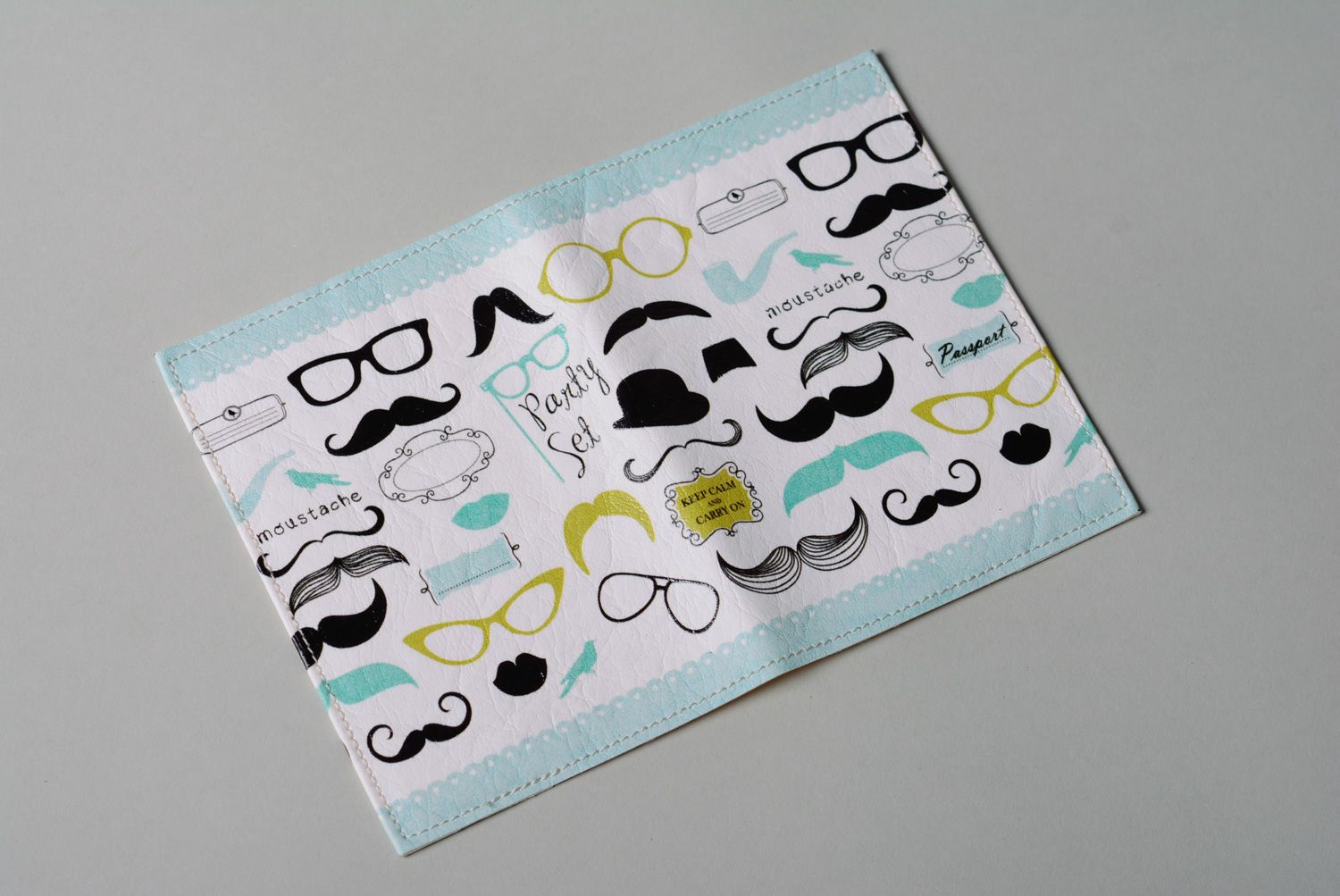 Handgemachte bunte Kunstleder Passhülle mit Muster Schnurrbart Geschenk foto 2