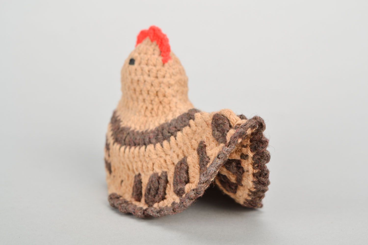 Poule tricotée pour des oeufs de Pâques photo 3