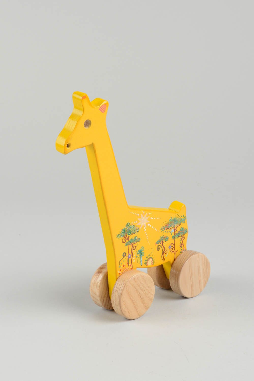 Juguete artesanal jirafa amarilla juguete de madera regalo para niño con ruedas foto 3