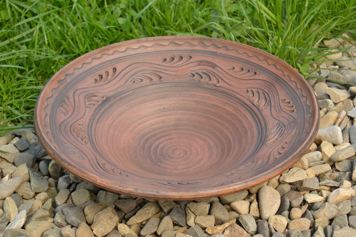 Handmade Keramik Teller mit Ornament im ethnischen Stil groß in Milchbrennen Technik foto 1