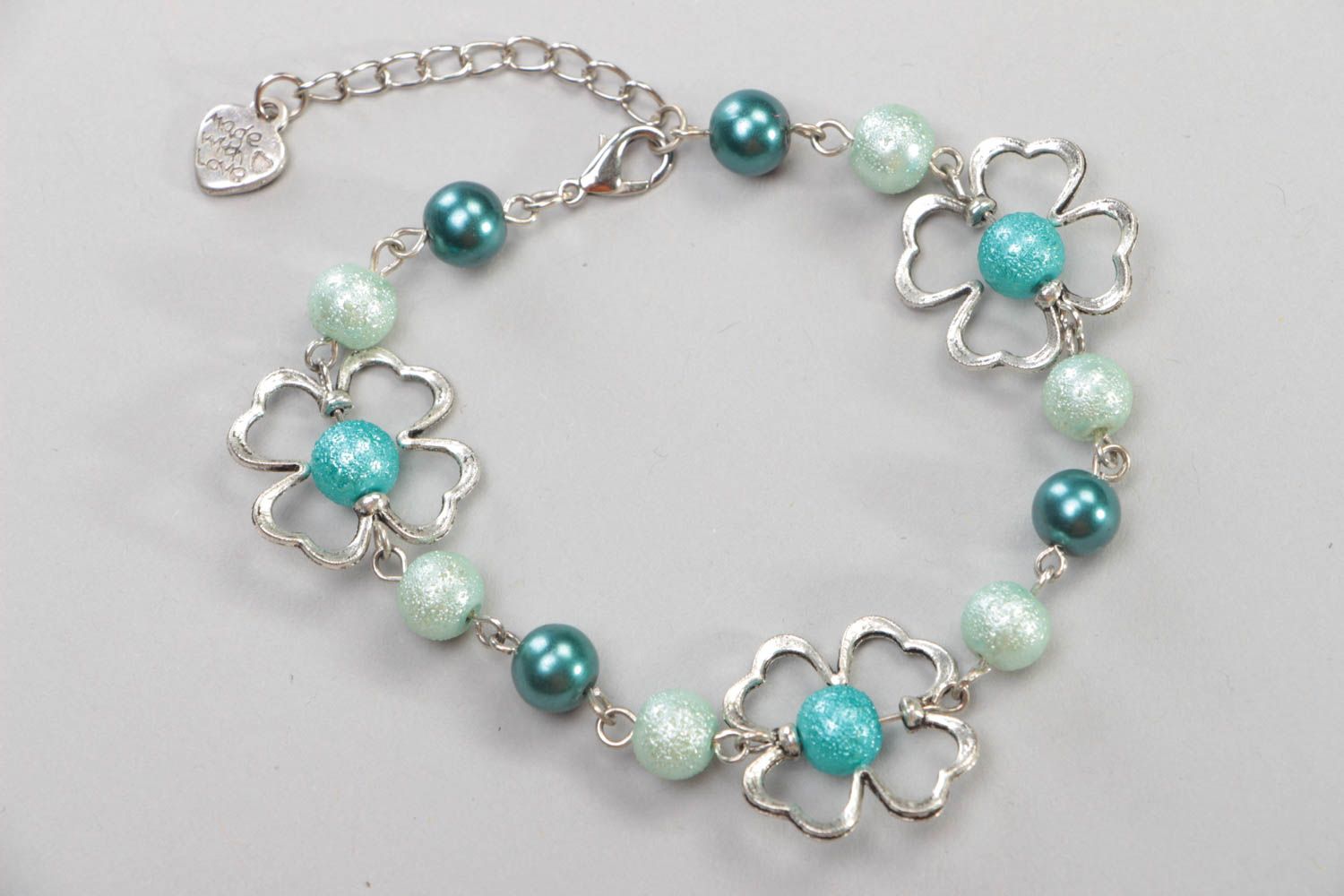 Bracelet en perles céramiques et acier fait main bleu ciel avec fleurs délicat photo 3