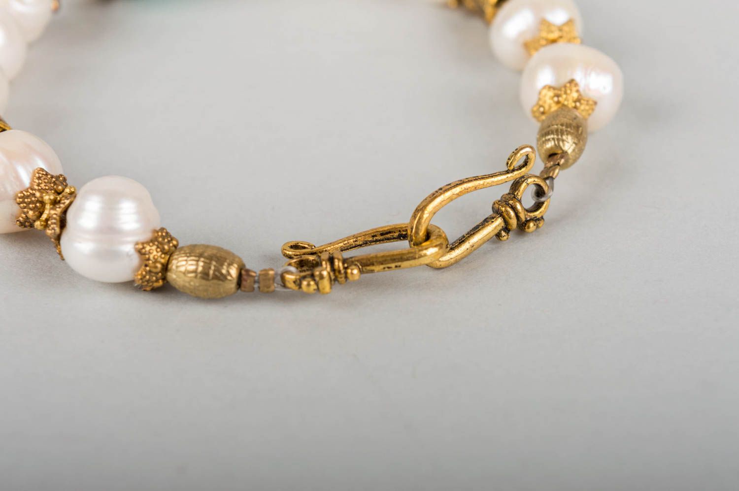 Bracelet en perles naturelles et turquoise fait main élégant pour femme  photo 3