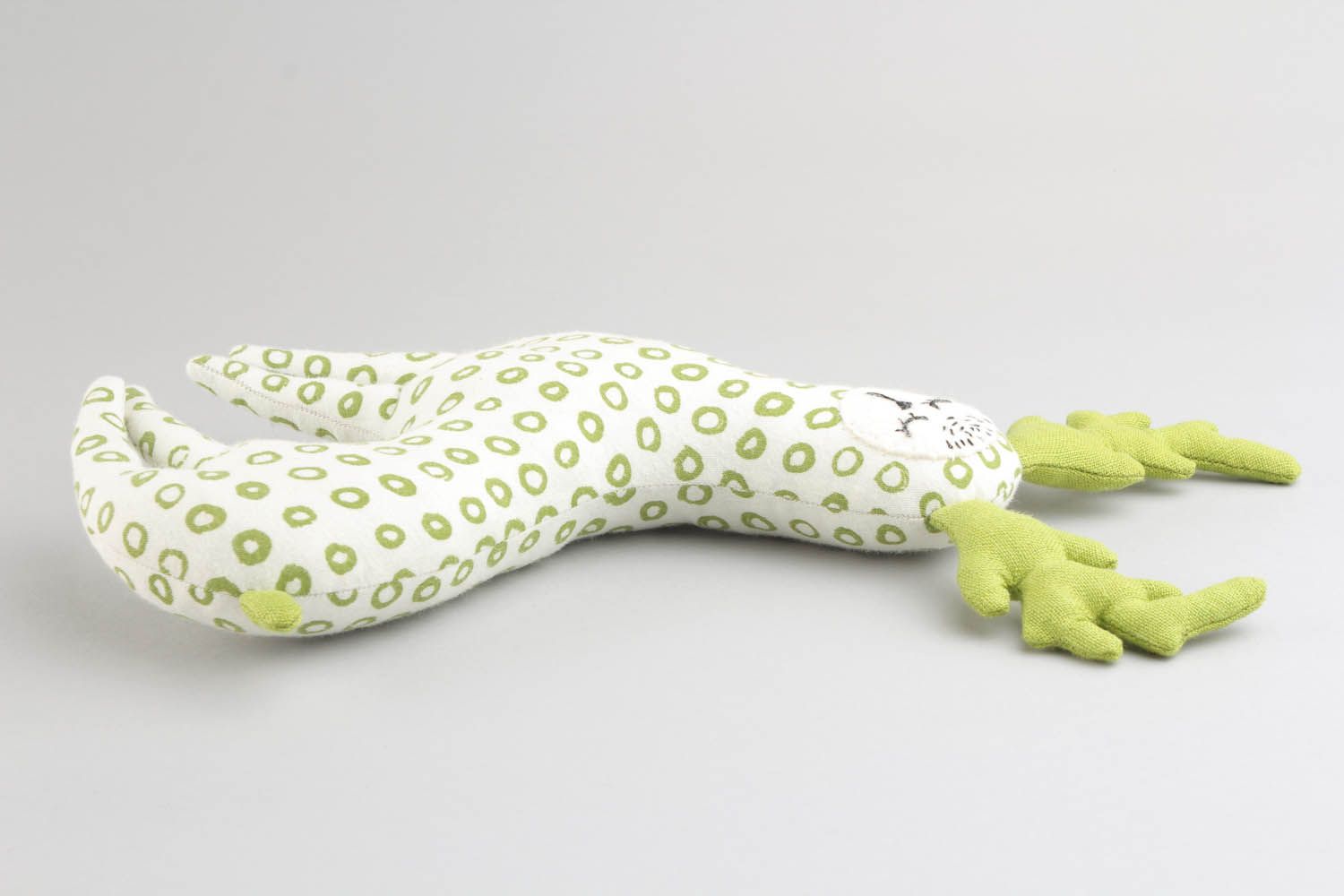 Brinquedo macio têxtil feito à mão de tecido para decoração do interior de materiais naturais Cervo foto 3
