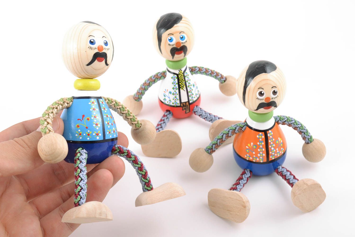 Juguetes de madera artesanales cosacos tres piezas multicolores infantiles foto 4