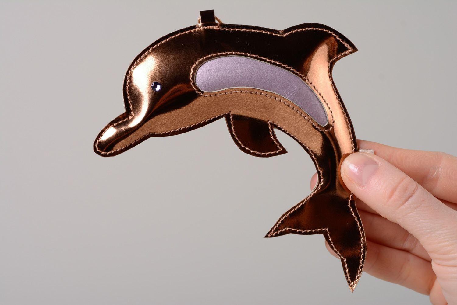 Colgante original de cuero para bolsos con forma de delfín llavero foto 3