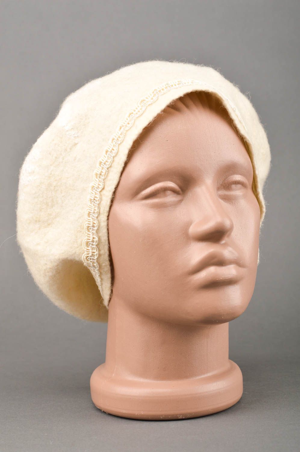 Bonnet en laine feutrée Chapeau fait main blanc chaud Couvre-chef femme photo 1