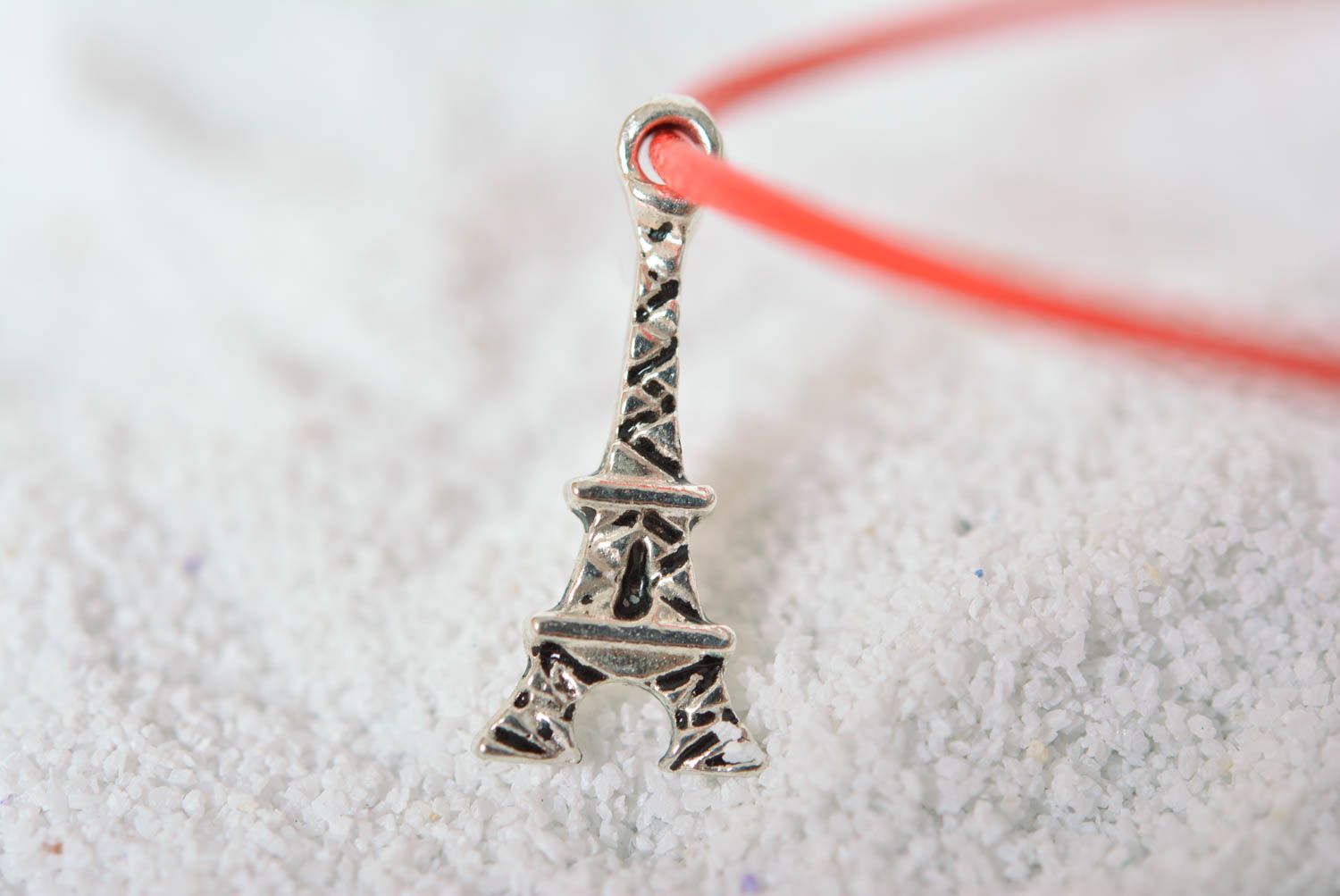 Bracelet cordon ciré Bijou fait main rouge avec Tour Eiffel Cadeau femme photo 2