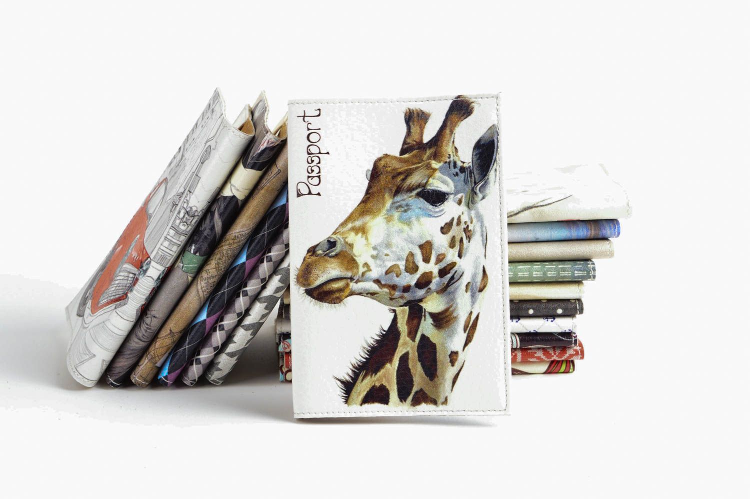 Обложка на паспорт ручной работы с жирафом необычный подарок кожаный аксессуар фото 1