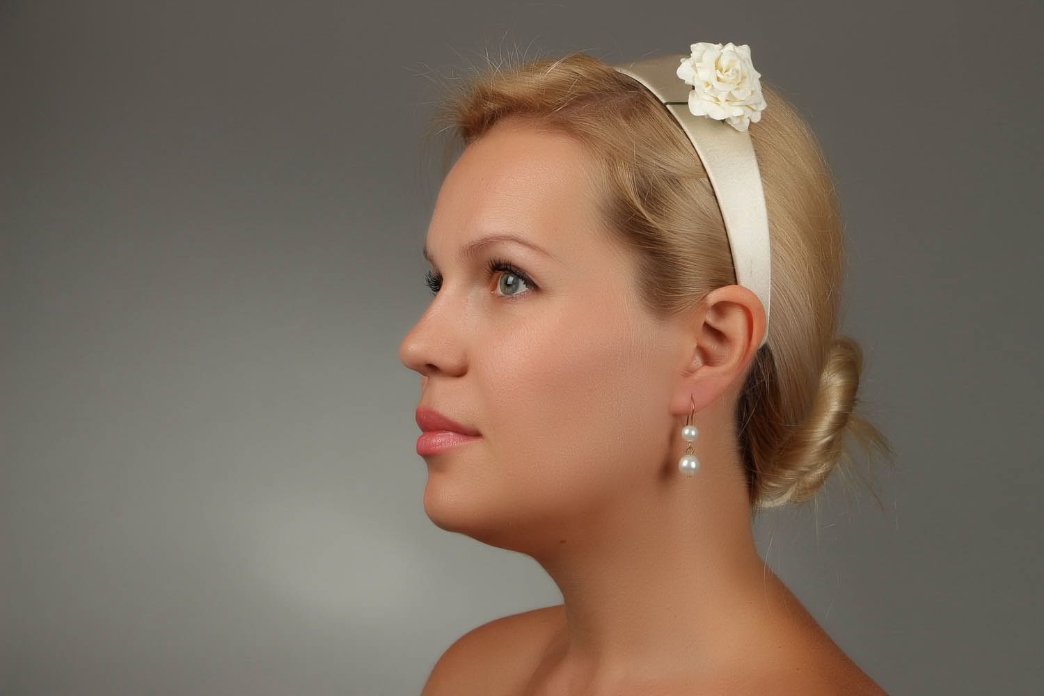 Weise Ohrringe mit Kunststoff-Perlen foto 5