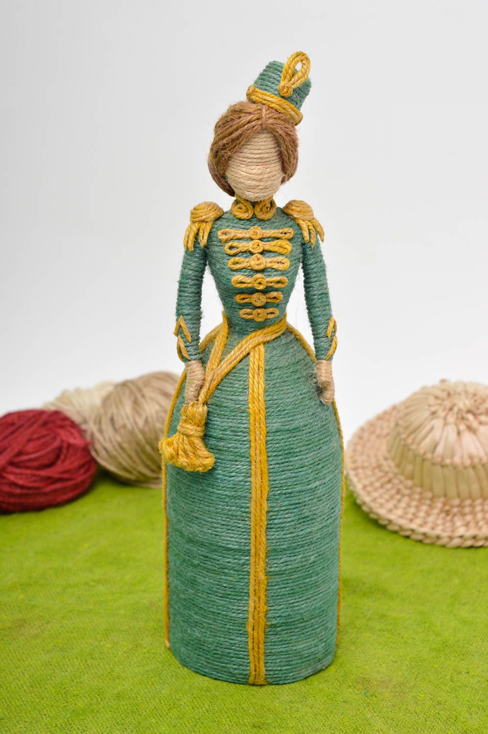 Кукла ручной работы декор для дома кукла из шпагата статуэтка фигурка Гусарыня фото 1