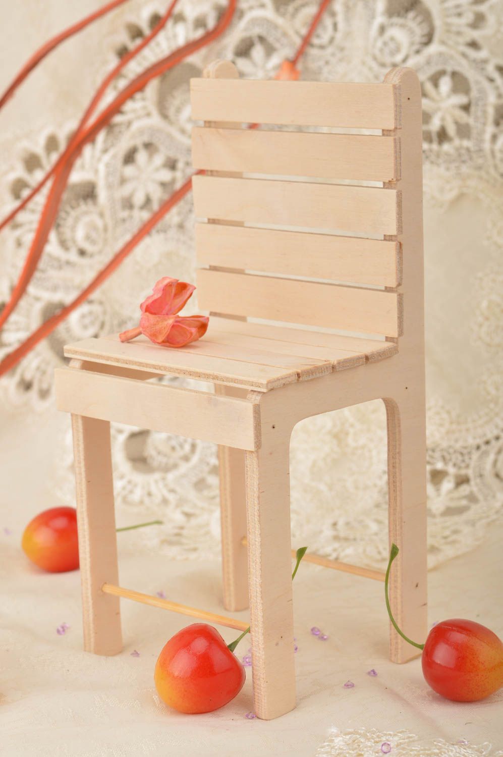 Hoher Designer Spielzeug Stuhl für Puppen schön handmade für Kinder ab 3 Jahren foto 1