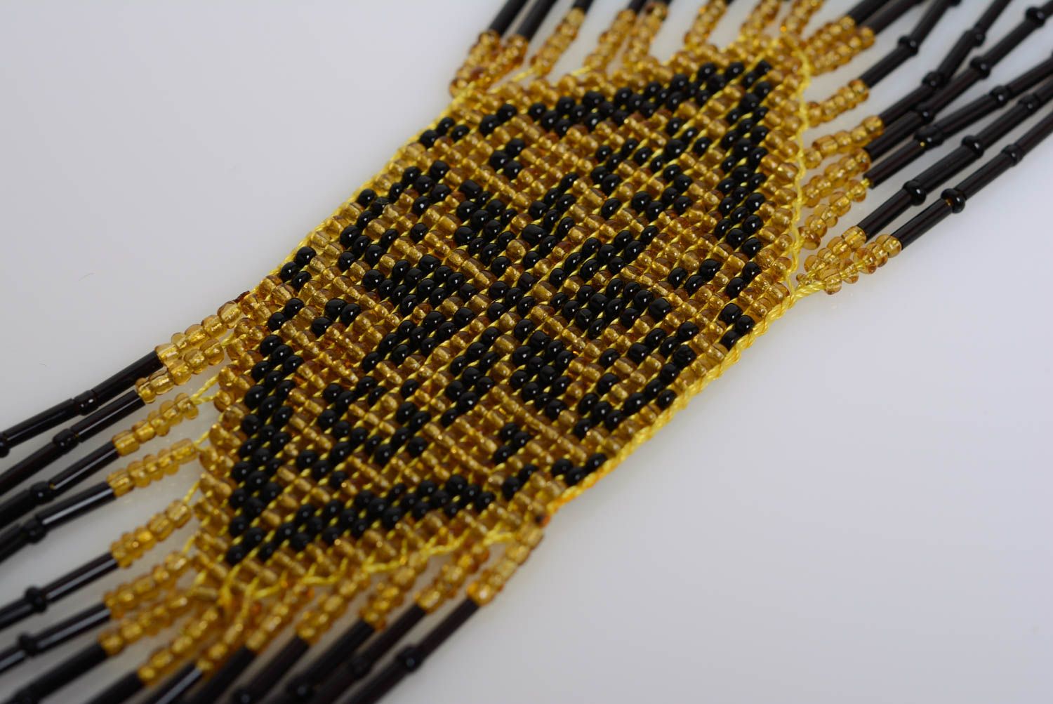 Joli collier en perles de rocaille long ethnique fait main jaune noir bijou photo 2