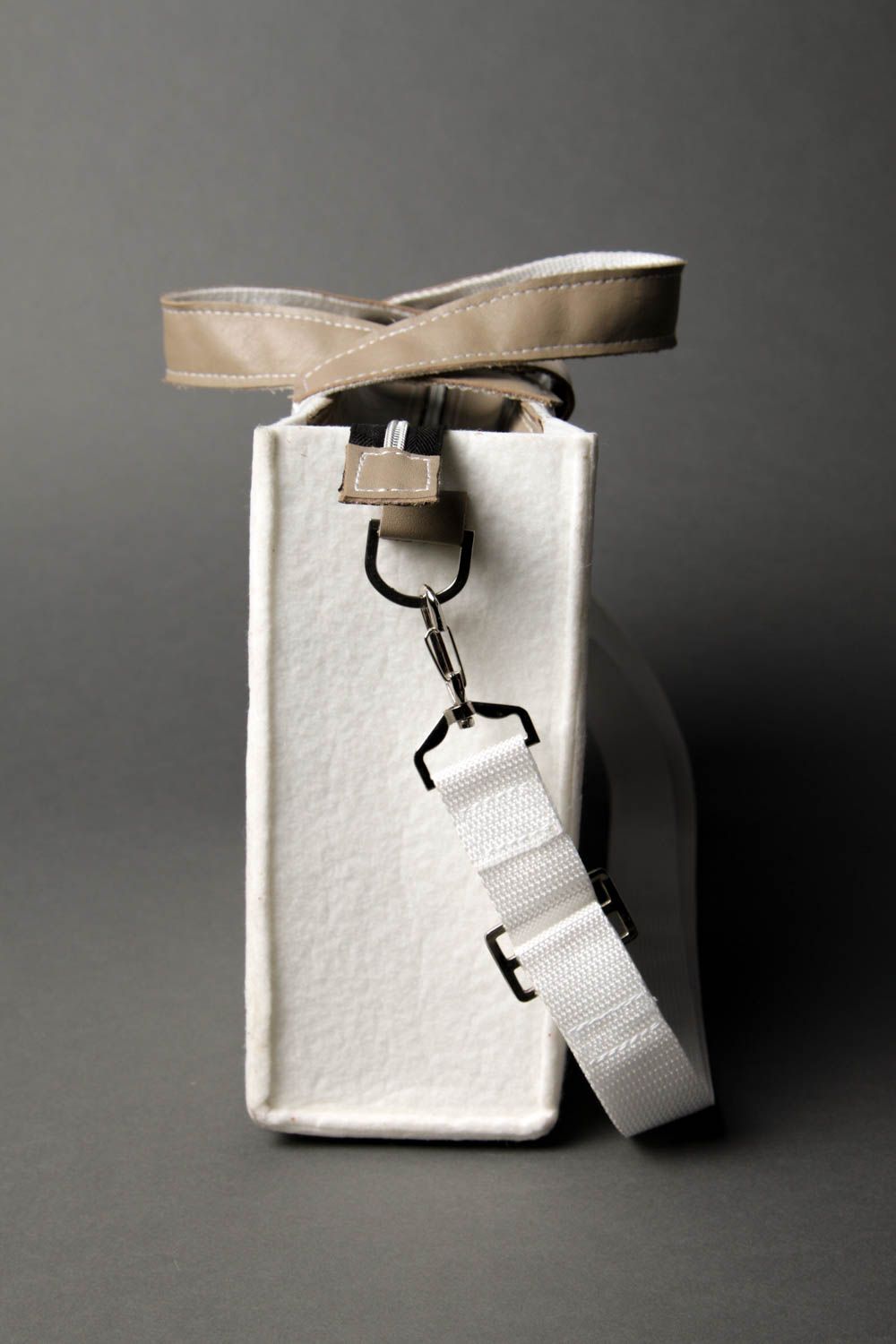 Bolso artesanal para mujer accesorio de moda bolso de cuero y fieltro blanco foto 3