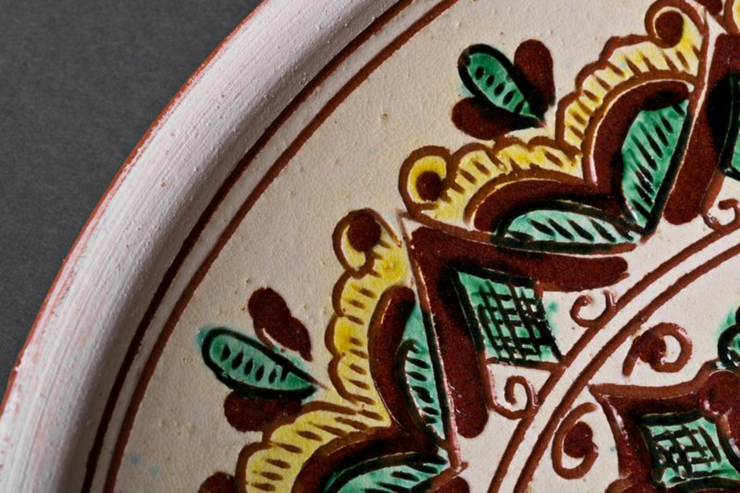 Decorative ceramic plate with pattern photo 3