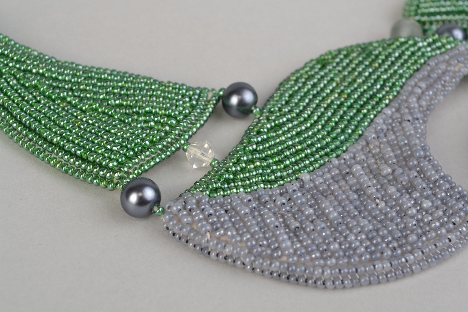Grand collier en perles de rocaille et pierres naturelles vert fait main photo 4
