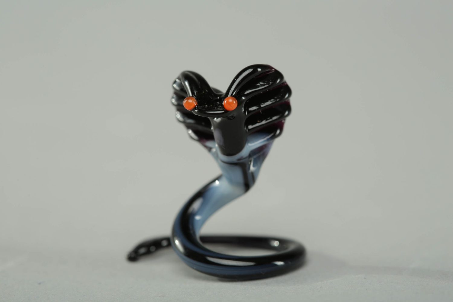 Lampwork Statuette aus Glas Schwarze Kobra foto 1