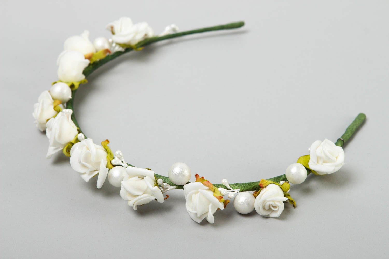 Serre-tête fleurs blanches Bijou fait main en métal et papier Accessoire cheveux photo 3
