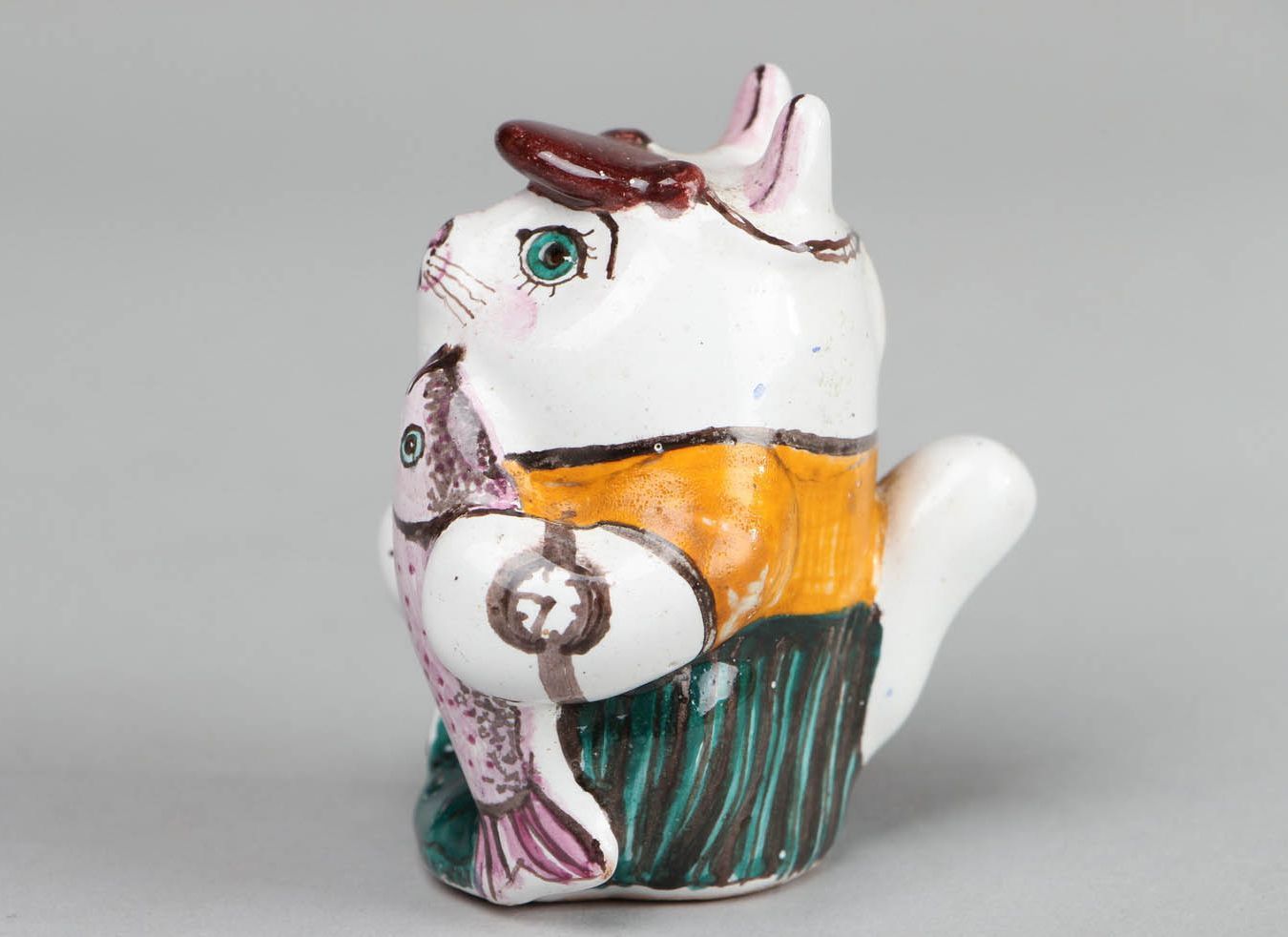 Ceramic figurine Cat with a catch photo 2
