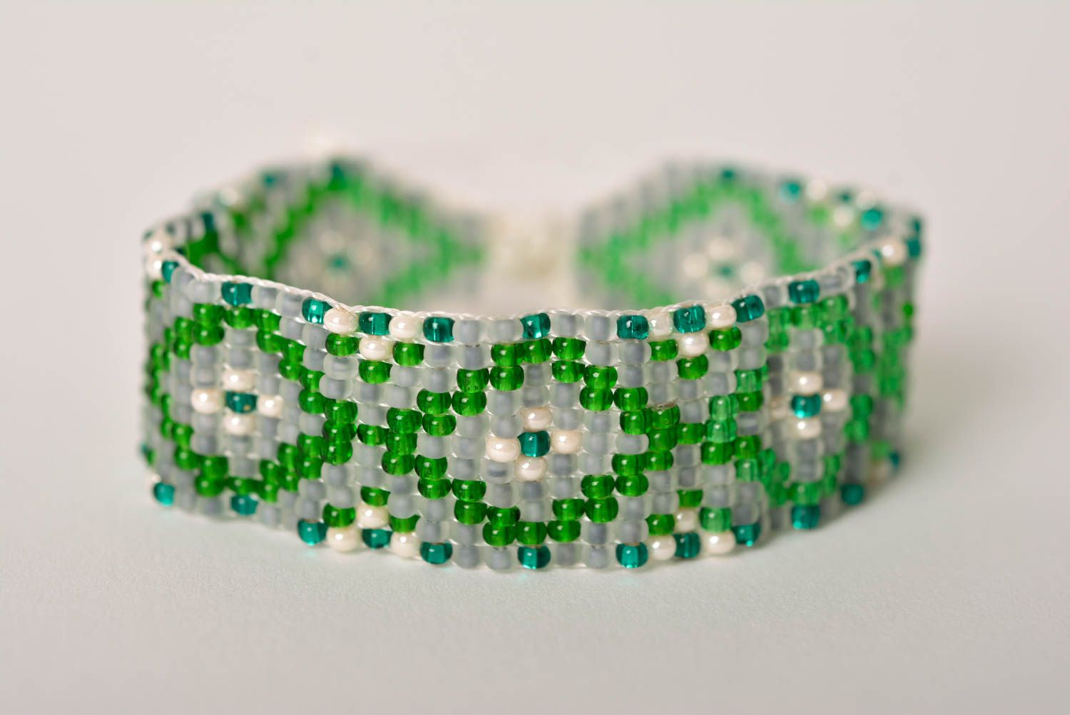 Bracelet perles rocaille Bijou fait main large vert Accessoire pour femme photo 1