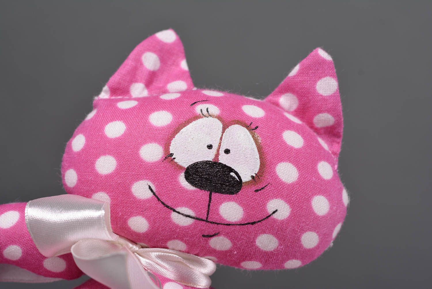 Handmade Kuscheltier Katze rosa gepunktet Stoff Spielzeug Geschenk für Kinder  foto 2