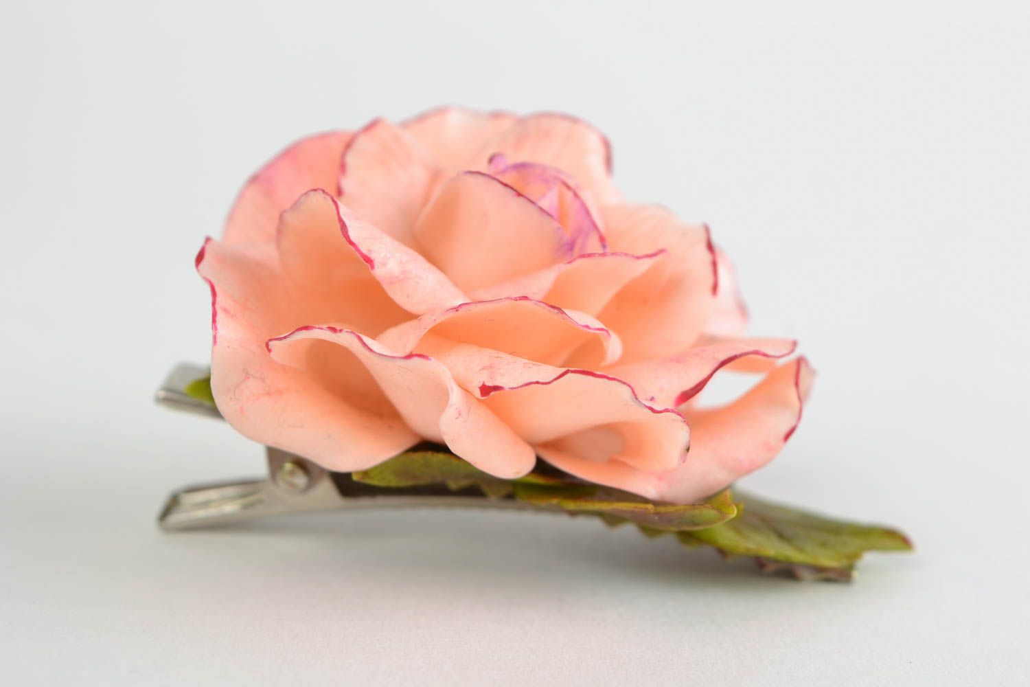 Заколка для волос из холодного фарфора ручной работы в виде красивой розы фото 3