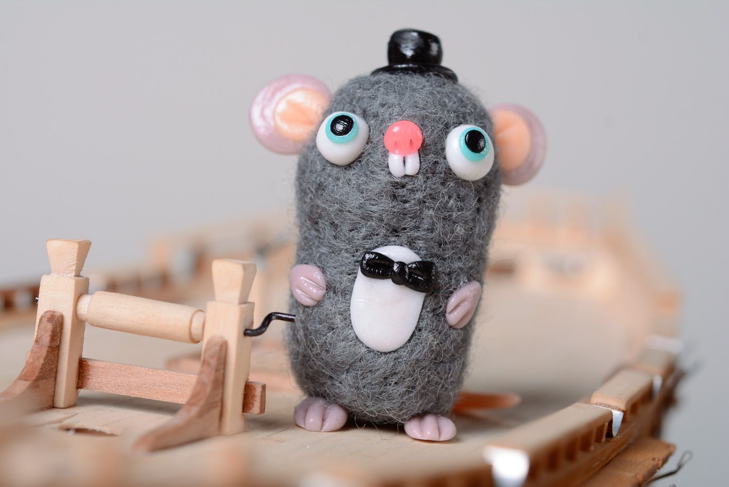 Handmade felted wool figurine of mouse photo 1
