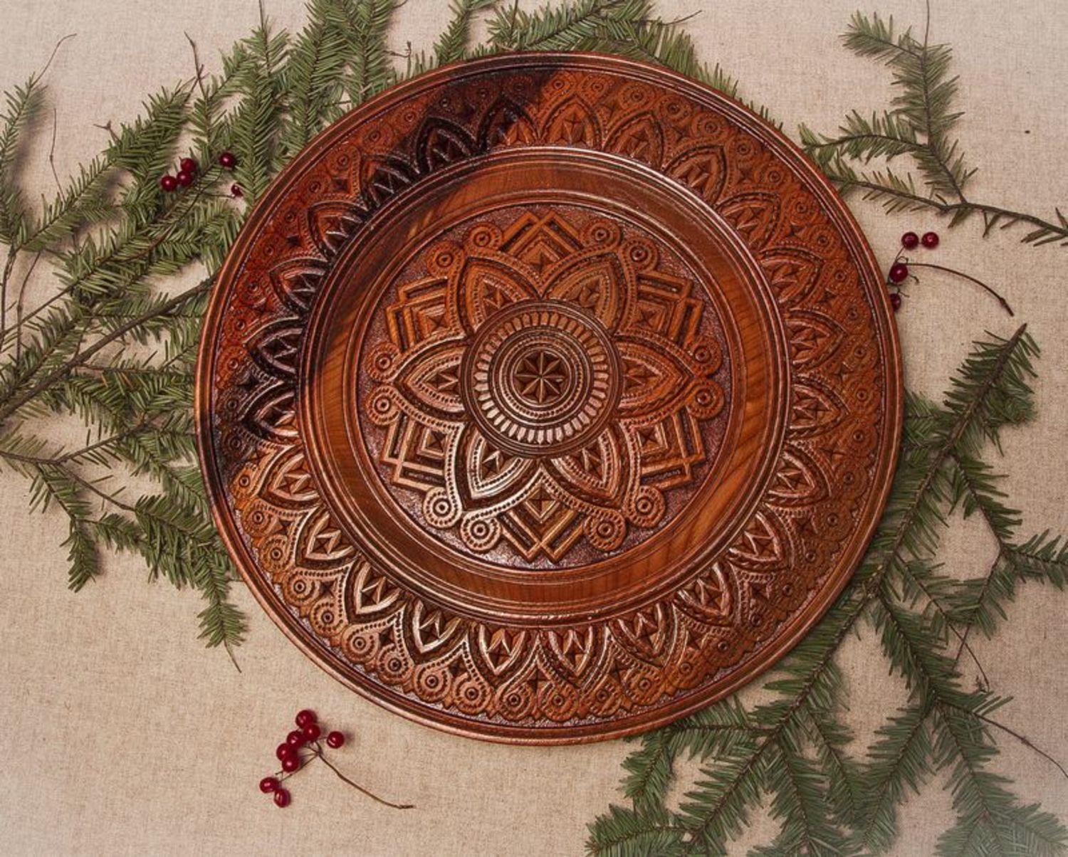 Деревянная настенная тарелка фото 3