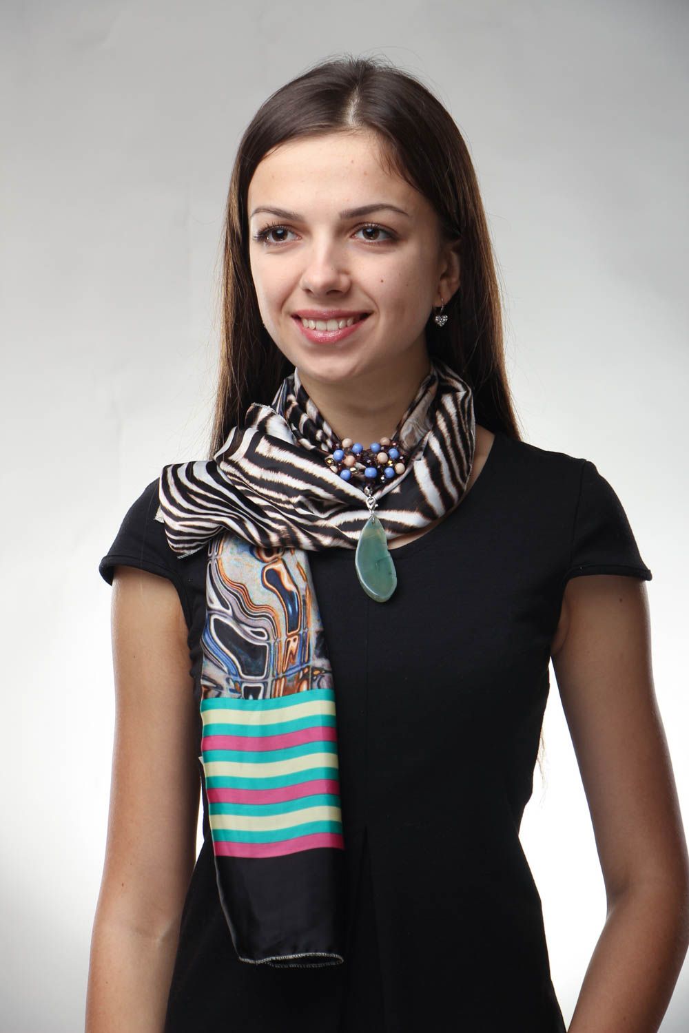 Шелковый шарф с натуральными камнями фото 3