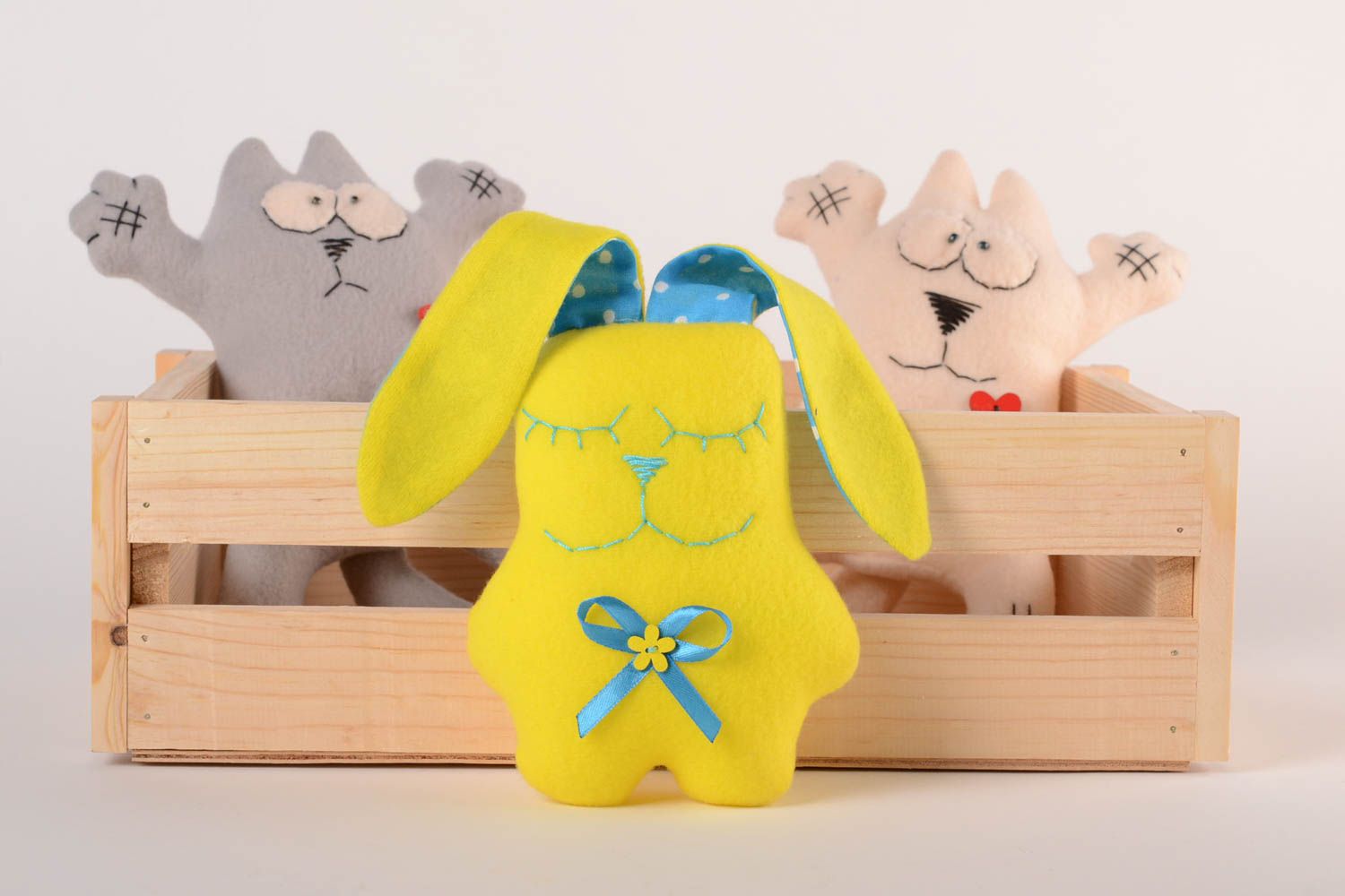 Hase Kuscheltier handmade Kuscheliges Spielzeug Kuscheltiere aus Textil weich foto 1