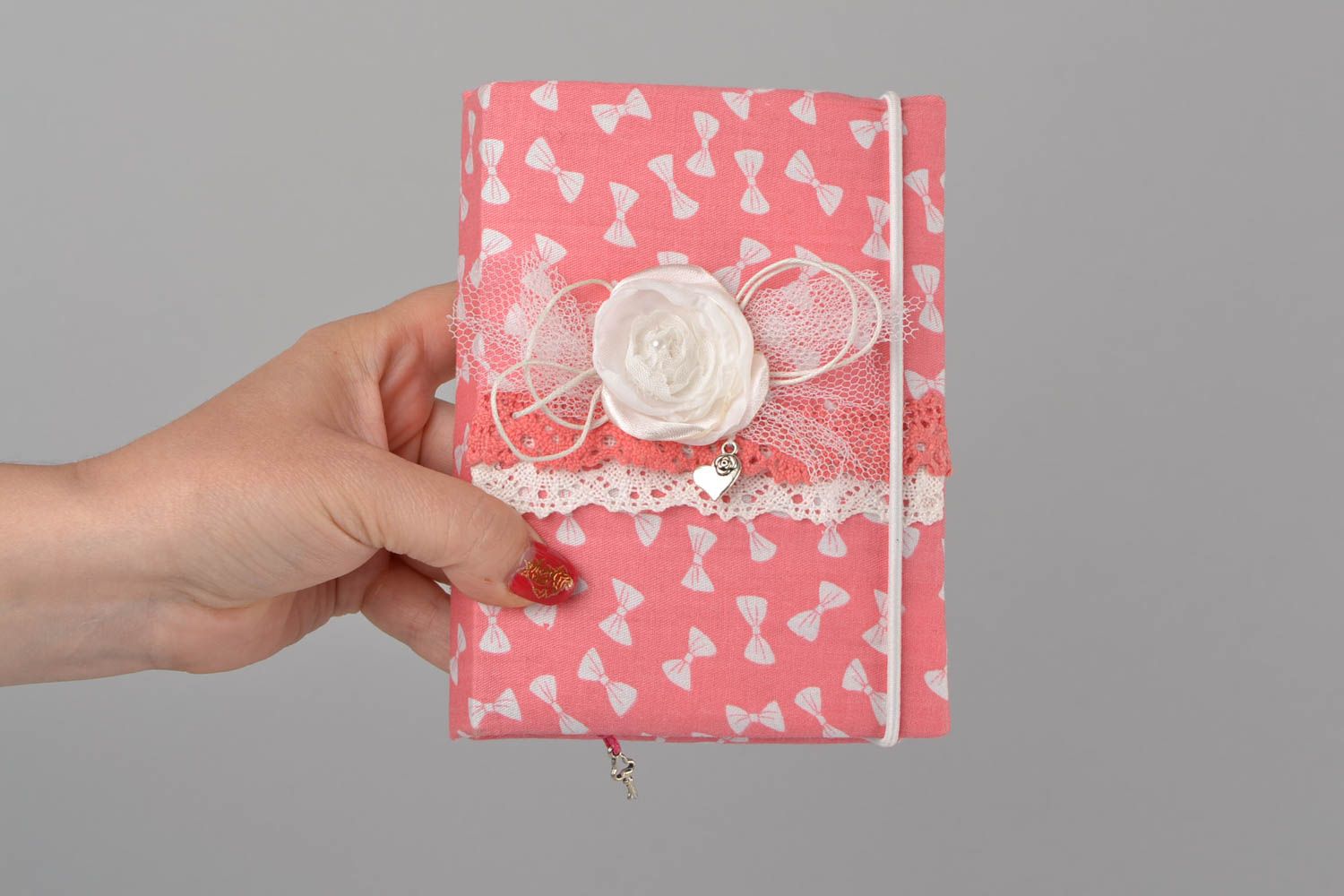 Cuaderno de notas artesanal con tapa de tela rosada 90 páginas y marcapáginas foto 2